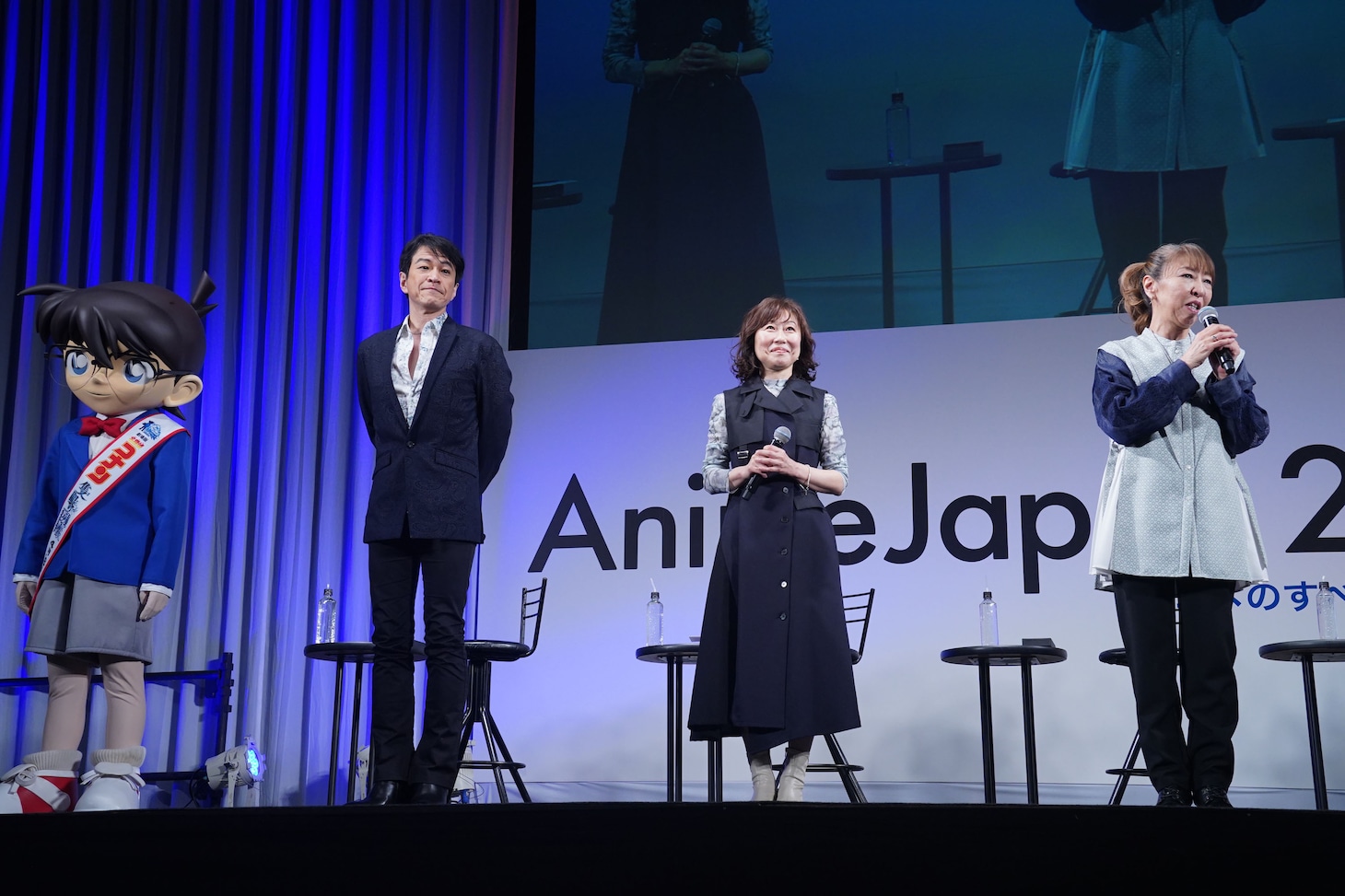 「名探偵コナン」チーム。左からコナン、小山力也、山崎和佳奈、高山みなみ。