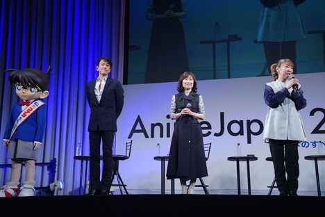 「名探偵コナン」チーム。左からコナン、小山力也、山崎和佳奈、高山みなみ。