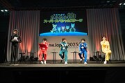 アニメ「あらいぐま カルカル団」のステージイベントの様子。左から津田健次郎のマネキン、榎木淳弥、八代拓、小野賢章、阿座上洋平。