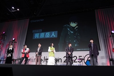 左から花澤香菜、小野友樹、関智一、小林ゆう、松岡禎丞、梶原岳人。