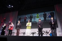 左から花澤香菜、小野友樹、関智一、小林ゆう、松岡禎丞、梶原岳人。