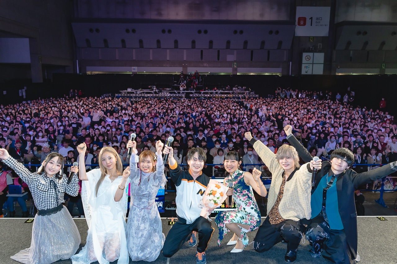 左から悠木碧、安済知佳、高橋李依、小林裕介、新井里美、岡本信彦、天崎滉平。