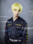 植田圭輔扮する松野千冬。