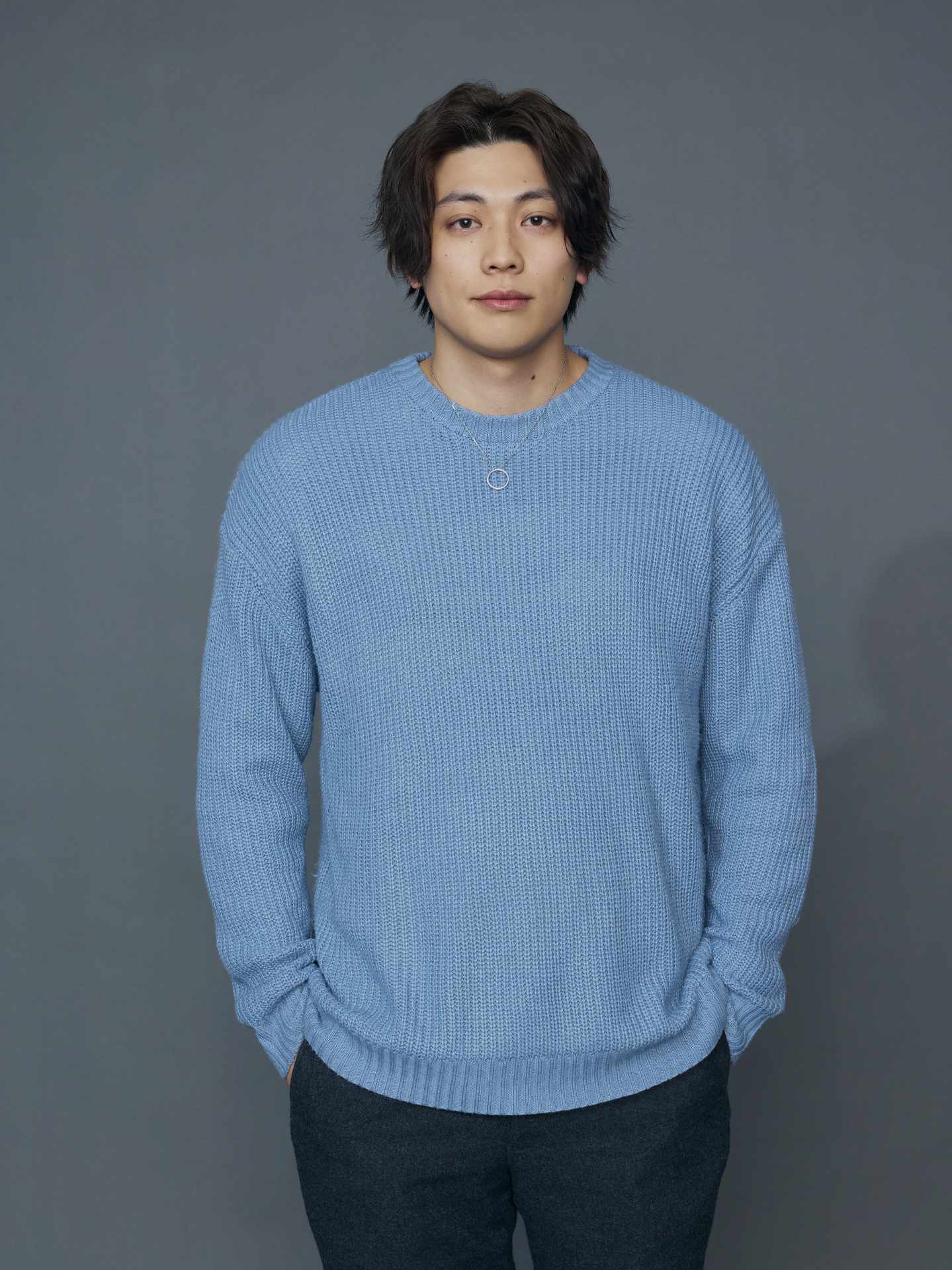 東啓介扮する砂川円。(c)練馬ジム | LINEマンガ・2025 映画「おっパン」製作委員会