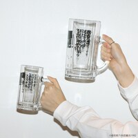 左から「アルコール分70パーセント専用ジョッキ（360ml）」、「アルコール分70パーセント専用マースジョッキ（1L）」。