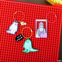 「目卍 アクリルキーホルダー」