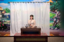 「TVアニメ『薬屋のひとりごと』展」を訪れた悠木碧と大塚剛央