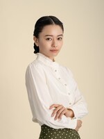 芳森芙美子役の山本舞香