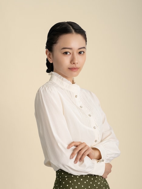 芳森芙美子役の山本舞香