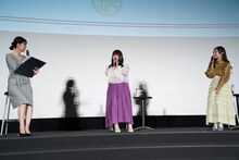 左から佐藤梨那アナウンサー、白砂沙帆、諸星すみれ