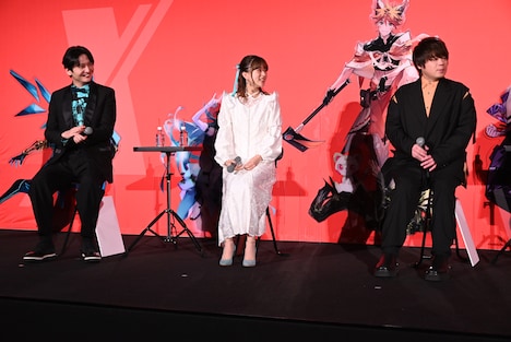 左から島崎信長、水瀬いのり、松岡禎丞