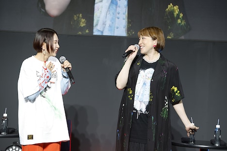 左から三瓶由布子、名塚佳織