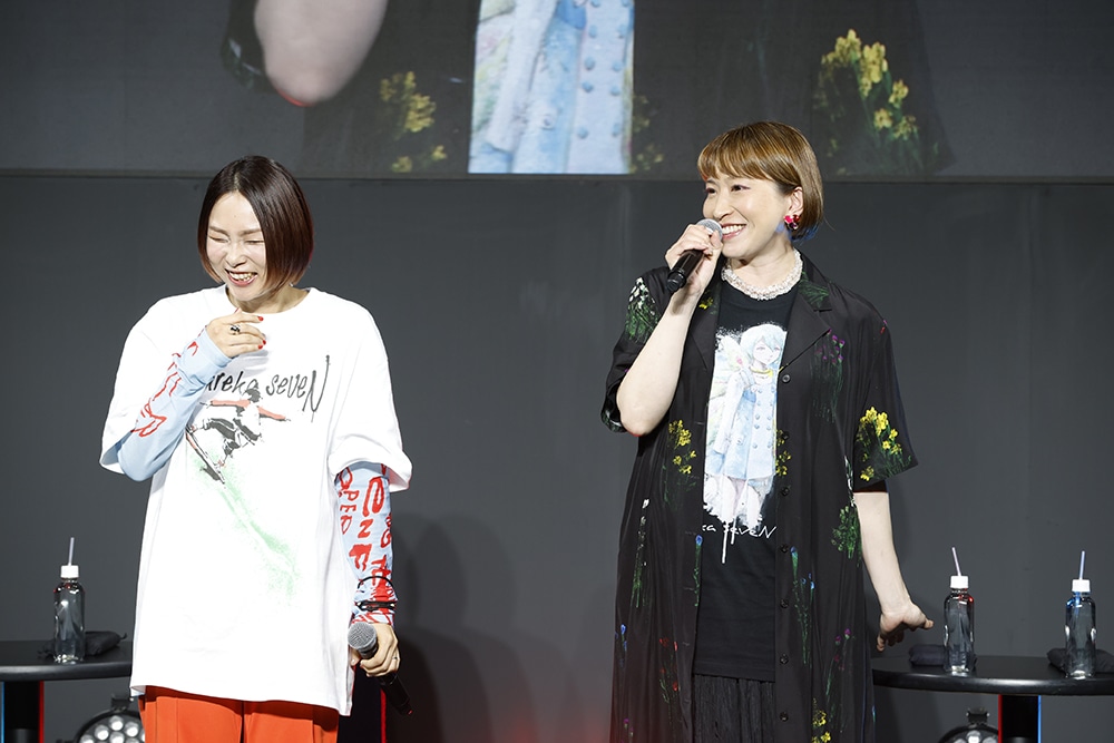 左から三瓶由布子、名塚佳織
