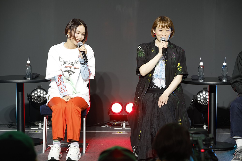 左から三瓶由布子、名塚佳織