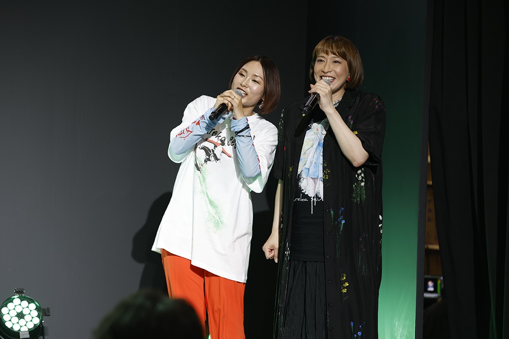 左から三瓶由布子、名塚佳織