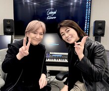 左から小室哲哉、氷川きよし