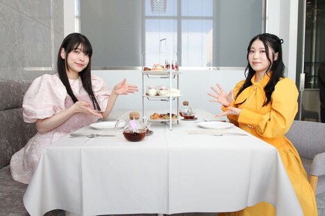 左から島袋美由利、関根明良