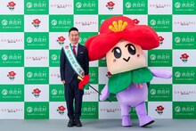 左からかまいたちの山内健司、くげっしー