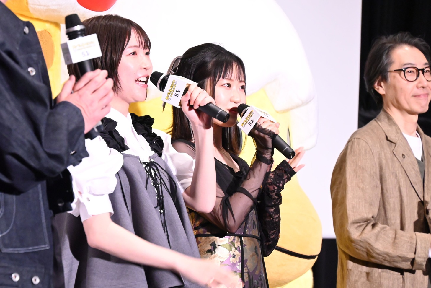 左から小澤亜李、東山奈央、竹清仁監督