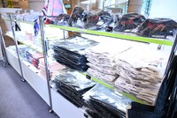 「士郎正宗の世界展～『攻殻機動隊』と創造の軌跡～」の物販コーナー。