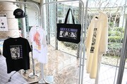 「士郎正宗の世界展～『攻殻機動隊』と創造の軌跡～」の物販コーナー。