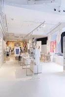 「丸山百景 KEITAMARUYAMA ANTHOLOGY POP UP STORE ー少女漫画とケイタマルヤマー」の様子（公式提供写真）