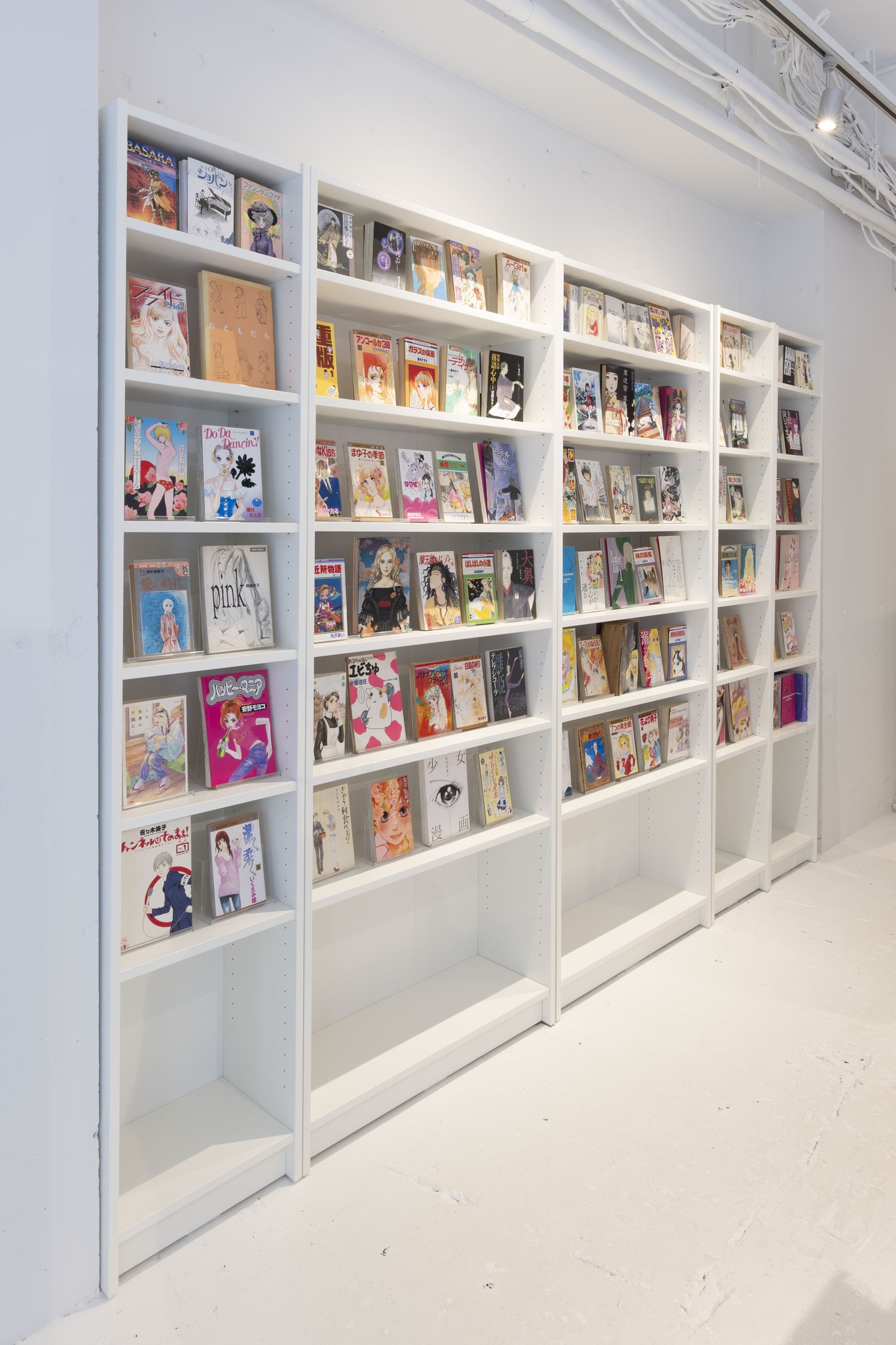 「丸山百景 KEITAMARUYAMA ANTHOLOGY POP UP STORE ー少女漫画とケイタマルヤマー」の様子（公式提供写真）