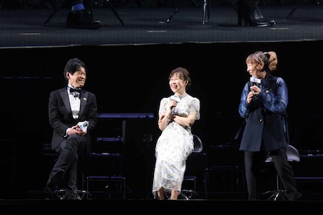 左から小山力也、山崎和佳奈、高山みなみ