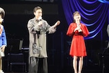 左から山田孝之、山下美月