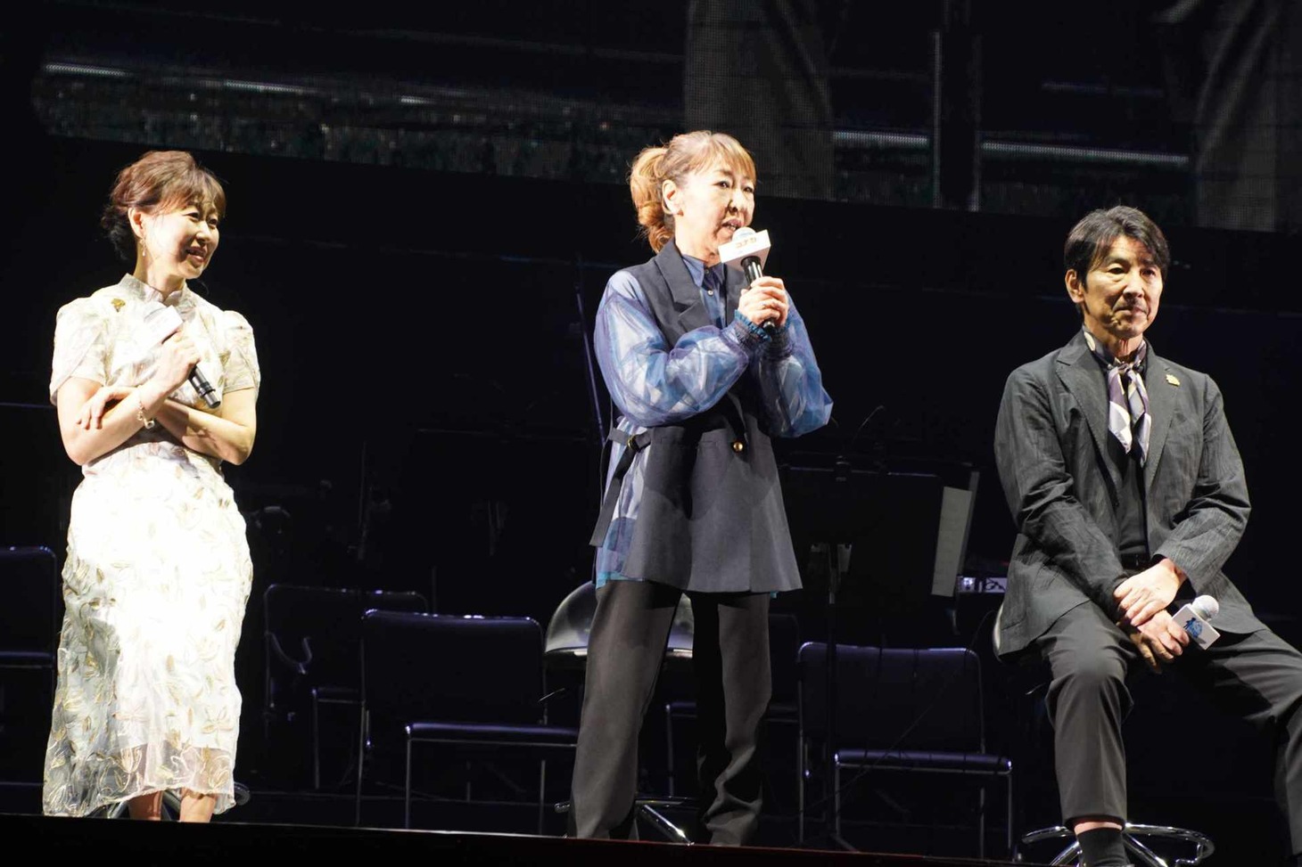左から山崎和佳奈、高山みなみ、高田裕司