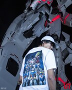 UTで販売される「機動戦士ガンダム」シリーズの45周年を記念したTシャツコレクションの着用イメージ