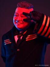 宮下雄也扮する平殿器。