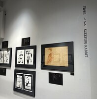 Déesse space caiman shibuyaで開催されている、出版記念展の様子