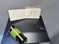 Déesse space caiman shibuyaで開催されている、出版記念展の様子