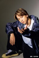 口絵にはtimelesz・寺西拓人のグラビアとインタビューを掲載