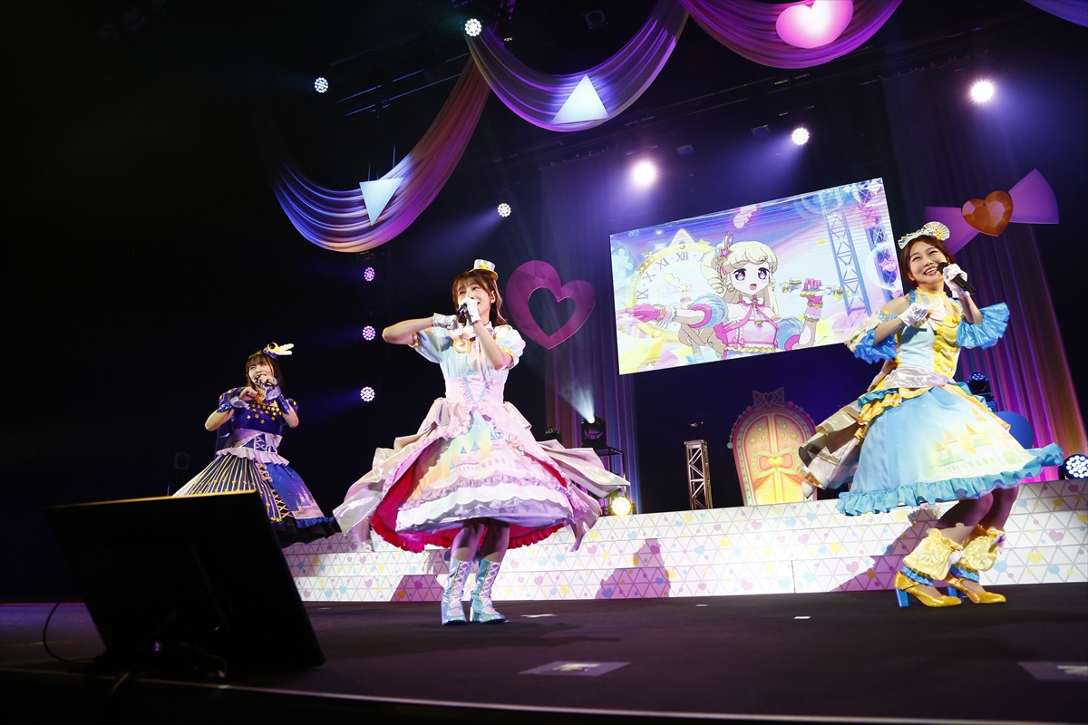 MY☆DREAM。左から幸多みちる役の山田唯菜、夢川ゆい役の伊達朱里紗、虹色にの役の大地葉