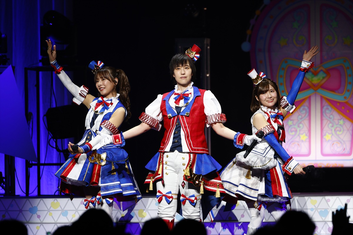 Tricolore。左からファルル役の赤崎千夏、紫京院ひびき役の斎賀みつき、緑風ふわり役の佐藤あずさ