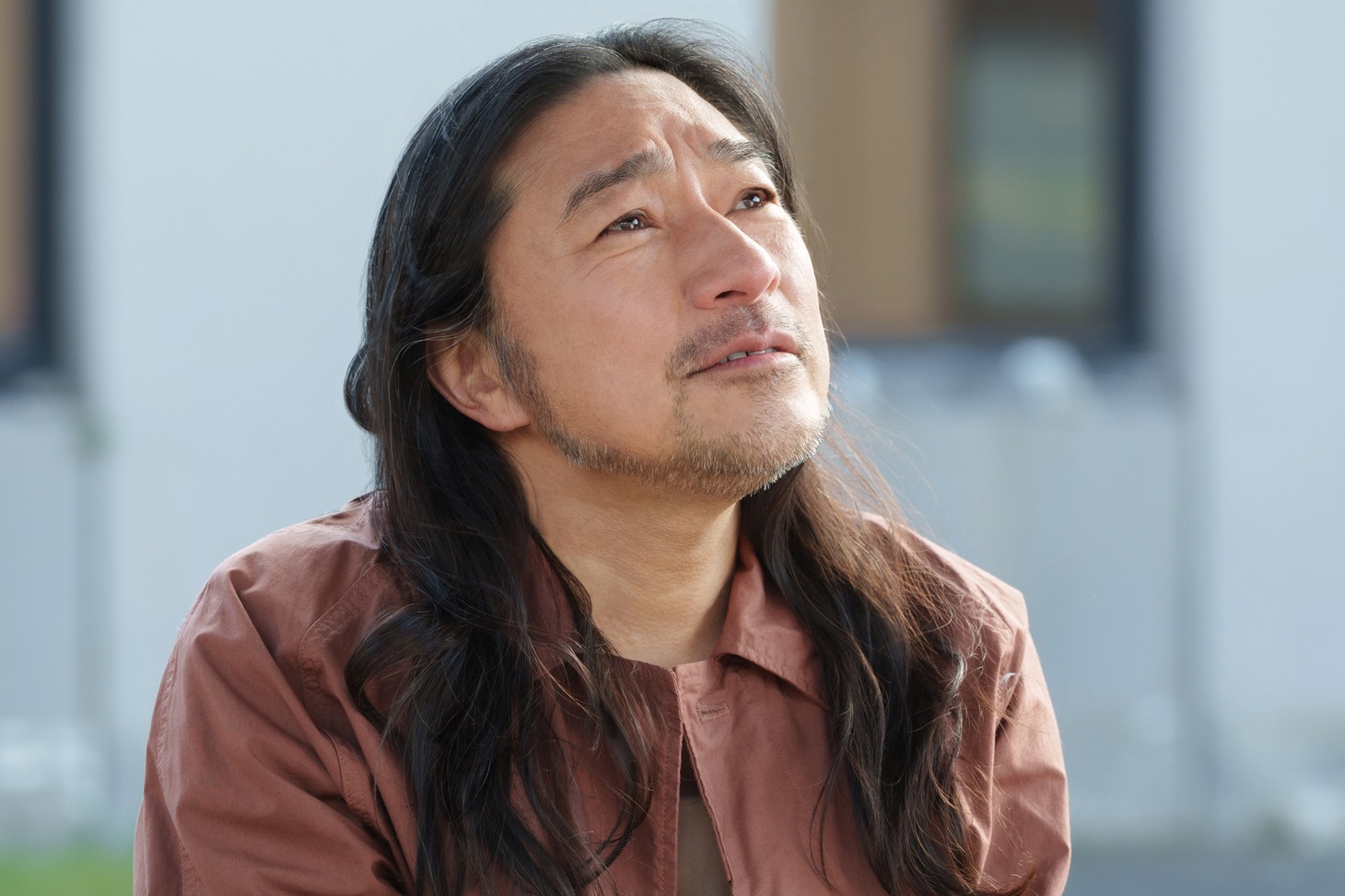 トータス松本扮する鎌田陽一 (c)練馬ジム | LINEマンガ・2025 映画「おっパン」製作委員会
