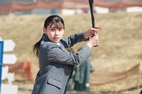 池田朱那扮する嶋野はる (c)練馬ジム | LINEマンガ・2025 映画「おっパン」製作委員会