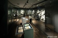 横手市増田まんが美術館マンガの蔵展示室＝いずれも一般財団法人横手市増田まんが美術財団提供