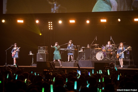 CRYCHIC（Photo：ハタサトシ、関口佳代）