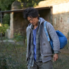 映画「岸辺露伴」呪われた男&男を呪う浮浪者の場面写真、高橋一生が熱演称える