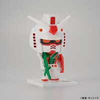 セブン-イレブン限定カラーの「1/1 ガンプラくん」