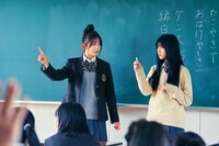 映画「見える子ちゃん」主題歌 BABYMONSTER「Ghost」リリックビデオより