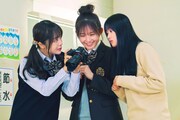映画「見える子ちゃん」主題歌 BABYMONSTER「Ghost」リリックビデオより