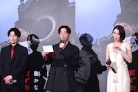 荒木飛呂彦のコメントを読み上げる高橋一生