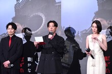 荒木飛呂彦のコメントを読み上げる高橋一生