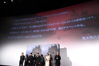 荒木飛呂彦のコメントを読み上げる高橋一生