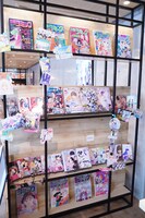 「ベツコミ55thコラボ！×Cafe Lish」の店内の様子