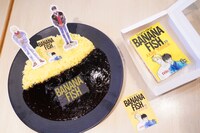 「BANANA FISH ブラックカレー」とテイクアウト専用の「BANANA FISH コミックス表紙ケーキ」